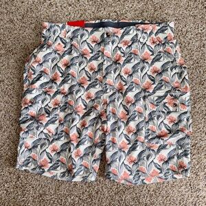 NWT Men’s HALLSTATT Floral Patterned Cargo Shorts size 36 waist NEW